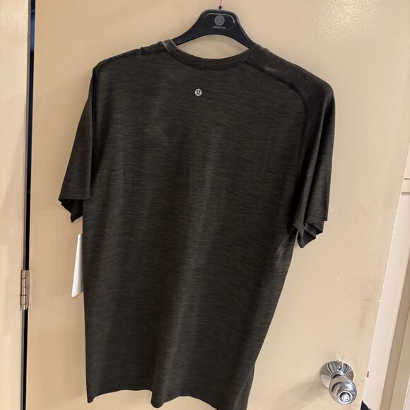 Lululemon Tech shirt - Picture 3 of 4